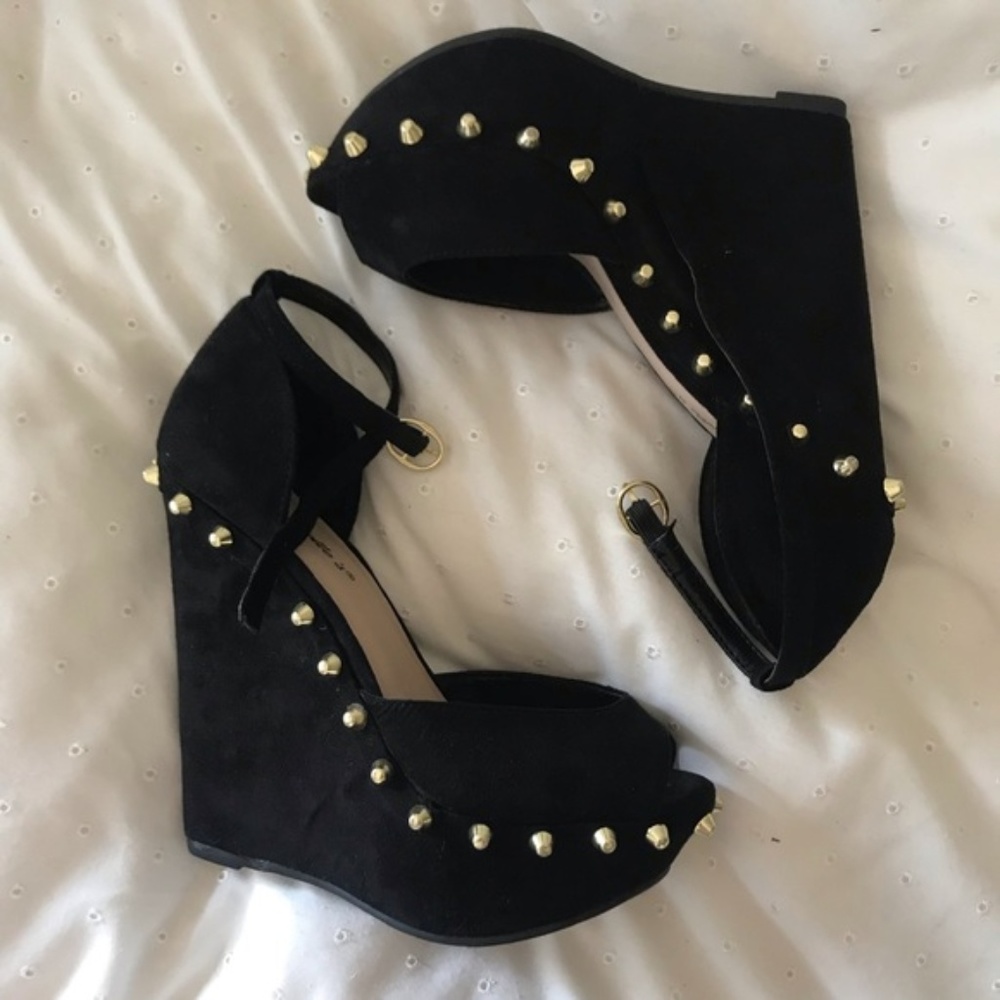 NWOT Faux suede studded wedges